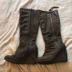 Women’s knee high boot